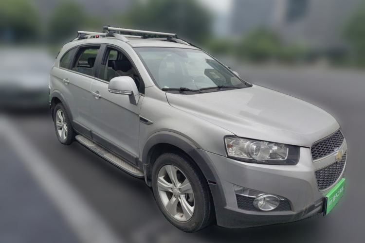 Used Chevrolet Captiva 2012 2.4L 4x4 Flagship Edition 7 Seats Front Right 45 Deg