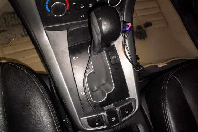 Used Chevrolet Captiva 2012 2.4L 4x4 Flagship Edition 7 Seats Gear Lever