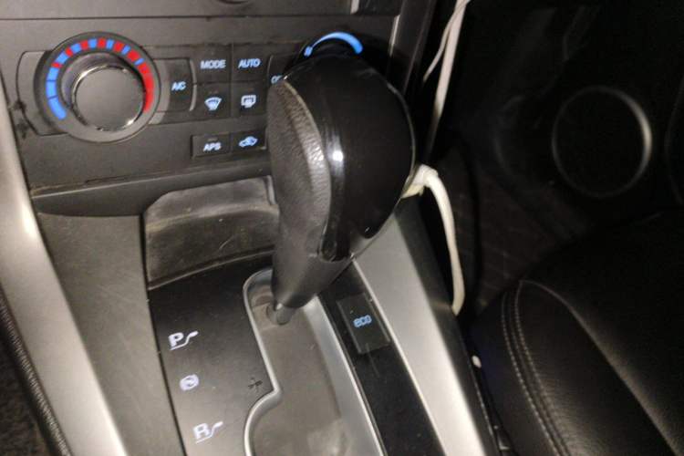 Used Chevrolet Captiva 2012 2.4L 4x4 Flagship Edition 7 Seats Gear Lever