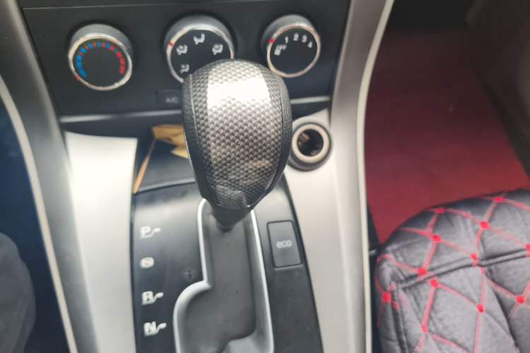 Used Chevrolet Captiva 2012 2.4L Two-Wheel Drive City Edition 5 Seats Gear Lever