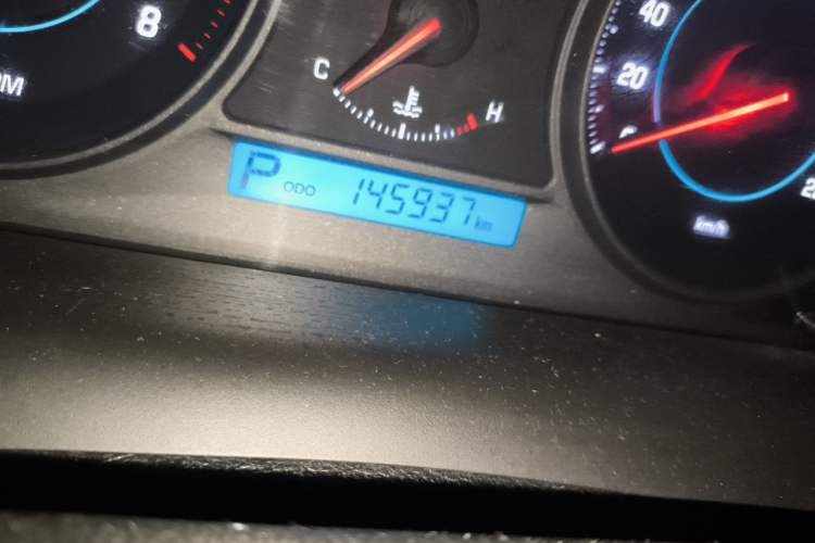 Used Chevrolet Captiva 2012 2.4L 4x4 Flagship Edition 7 Seats Odometer Close Up
