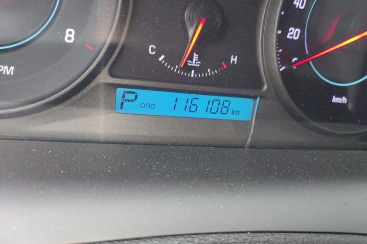 Used Chevrolet Captiva 2012 2.4L 4x4 Flagship Edition 7 Seats Odometer Close Up