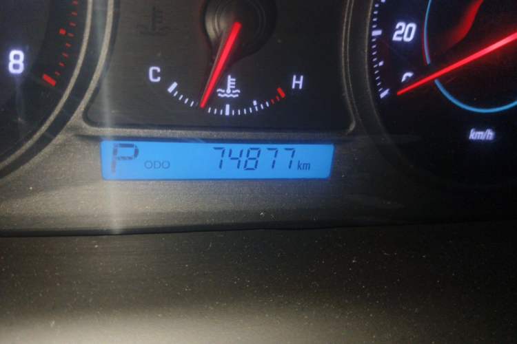 Used Chevrolet Captiva 2012 2.4L 4x4 Flagship Edition 7 Seats Odometer Close Up