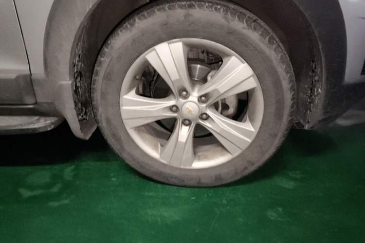 Used Chevrolet Captiva 2012 2.4L 4x4 Flagship Edition 7 Seats Right Front Wheel Hub