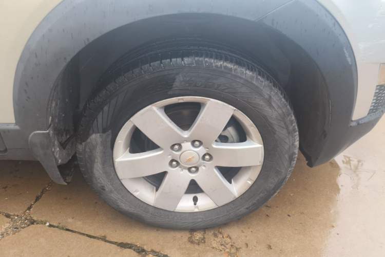 Used Chevrolet Captiva 2012 2.4L Two-Wheel Drive City Edition 5 Seats Right Front Wheel Hub