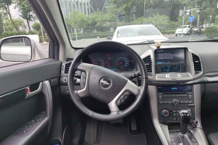 Used Chevrolet Captiva 2012 2.4L 4x4 Flagship Edition 7 Seats Steering Wheel
