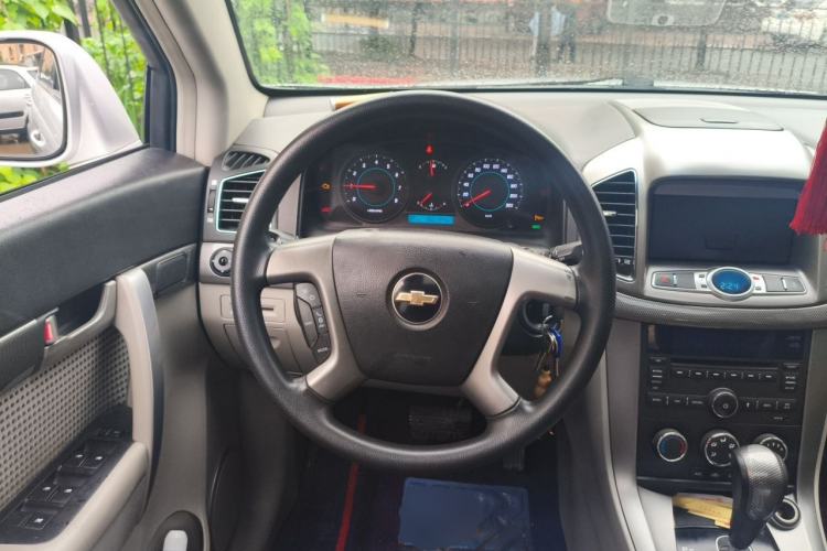 Used Chevrolet Captiva 2012 2.4L Two-Wheel Drive City Edition 5 Seats Steering Wheel