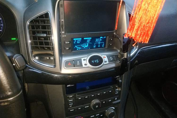 Used Chevrolet Captiva 2012 2.4L 4x4 Flagship Edition 7 Seats Audio And AC Panel