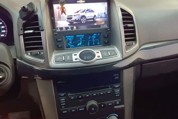 Used Chevrolet Captiva 2012 2.4L 4x4 Flagship Edition 7 Seats Audio And AC Panel