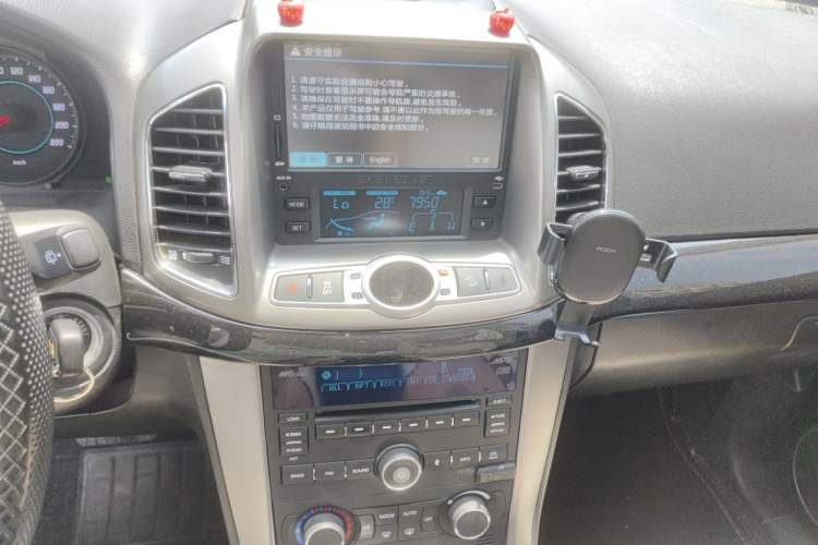 Used Chevrolet Captiva 2012 2.4L 4x4 Flagship Edition 7 Seats Audio And AC Panel