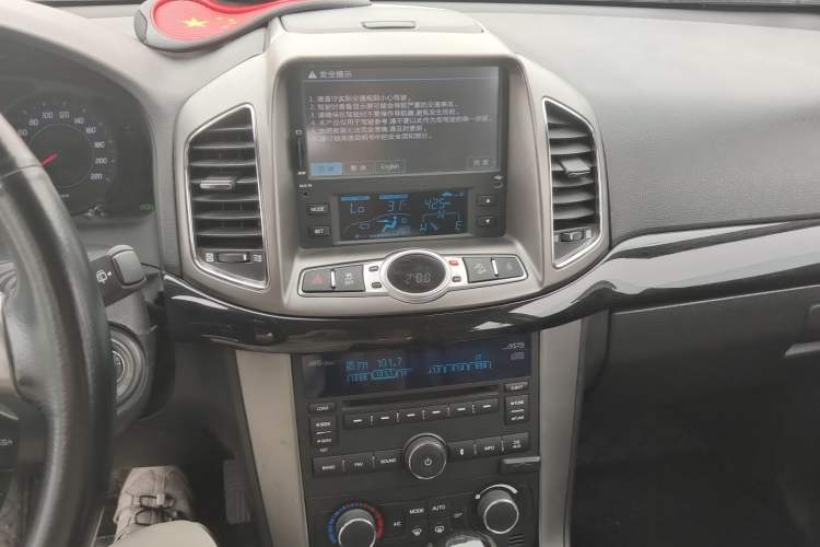 Used Chevrolet Captiva 2012 2.4L 4x4 Flagship Edition 7 Seats Audio And AC Panel