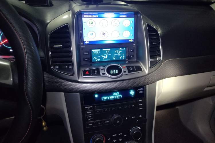 Used Chevrolet Captiva 2012 2.4L 4x4 Luxury Edition 5 Seats Audio And AC Panel