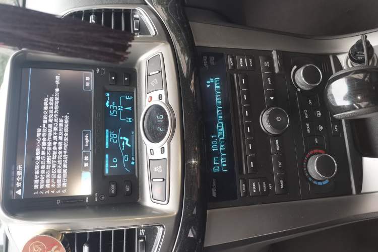 Used Chevrolet Captiva 2012 2.4L 4x4 Flagship Edition 7 Seats Audio And AC Panel