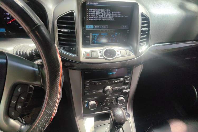 Used Chevrolet Captiva 2012 2.4L 4x4 Flagship Edition 7 Seats Audio And AC Panel