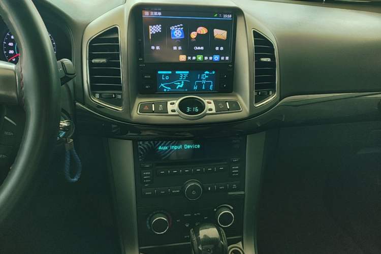 Used Chevrolet Captiva 2012 2.4L 4x4 Flagship Edition 7 Seats Audio And AC Panel