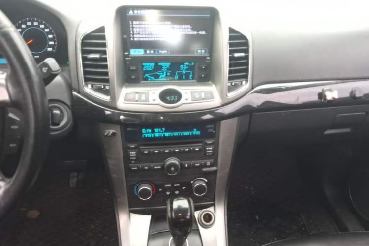Used Chevrolet Captiva 2012 2.4L 4x4 Flagship Edition 7 Seats Audio And AC Panel
