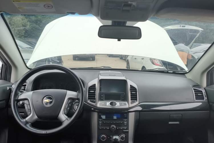 Used Chevrolet Captiva 2012 2.4L 4x4 Flagship Edition 7 Seats Center Console