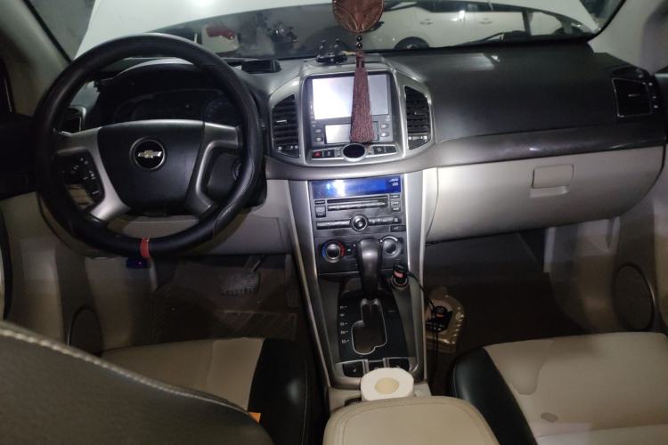 Used Chevrolet Captiva 2012 2.4L 4x4 Luxury Edition 5 Seats Center Console