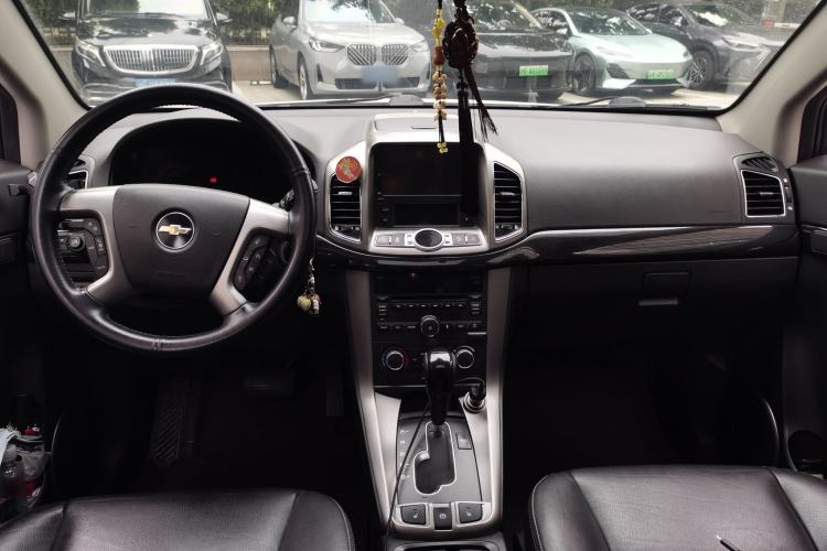 Used Chevrolet Captiva 2012 2.4L 4x4 Flagship Edition 7 Seats Center Console