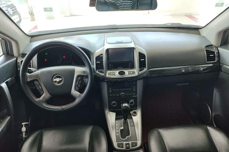 Used Chevrolet Captiva 2012 2.4L 4x4 Flagship Edition 7 Seats Center Console
