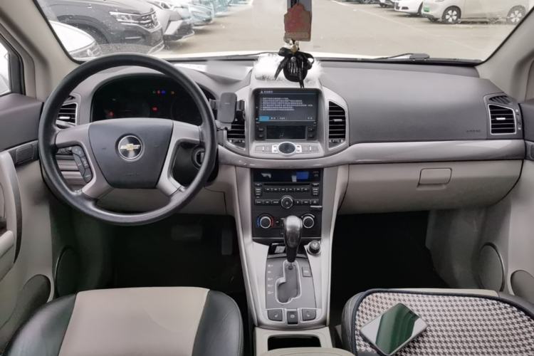 Used Chevrolet Captiva 2012 2.4L 4x4 Luxury Edition 5 Seats Center Console