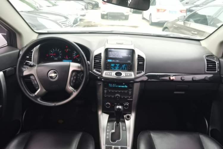 Used Chevrolet Captiva 2012 2.4L 4x4 Flagship Edition 7 Seats Center Console