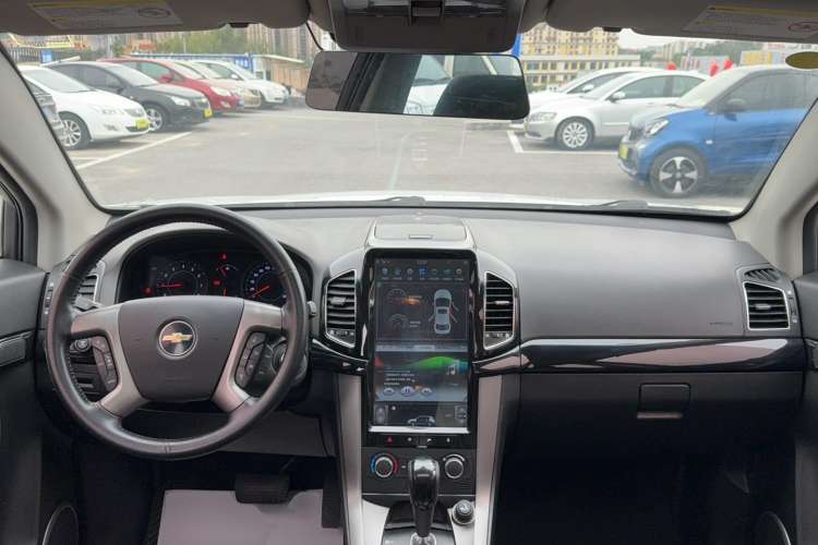 Used Chevrolet Captiva 2012 2.4L 4x4 Flagship Edition 7 Seats Center Console