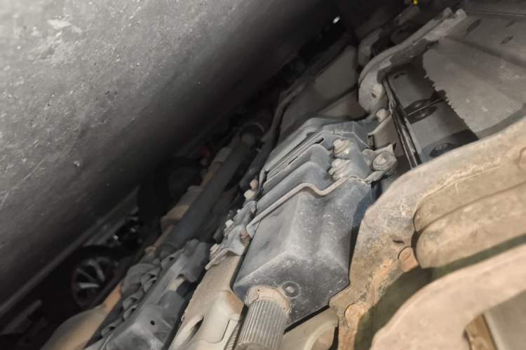 Used Chevrolet Captiva 2012 2.4L 4x4 Flagship Edition 7 Seats Chassis Rear Left