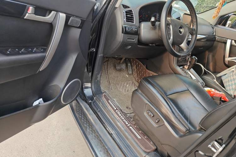 Used Chevrolet Captiva 2012 2.4L 4x4 Flagship Edition 7 Seats Driver Seat