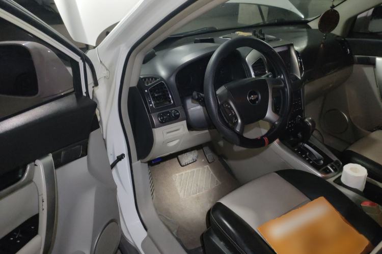 Used Chevrolet Captiva 2012 2.4L 4x4 Luxury Edition 5 Seats Driver Seat