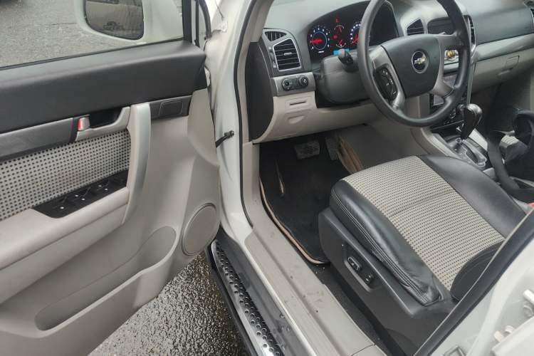 Used Chevrolet Captiva 2012 2.4L Two-Wheel Drive City Edition 5 Seats Driver Seat