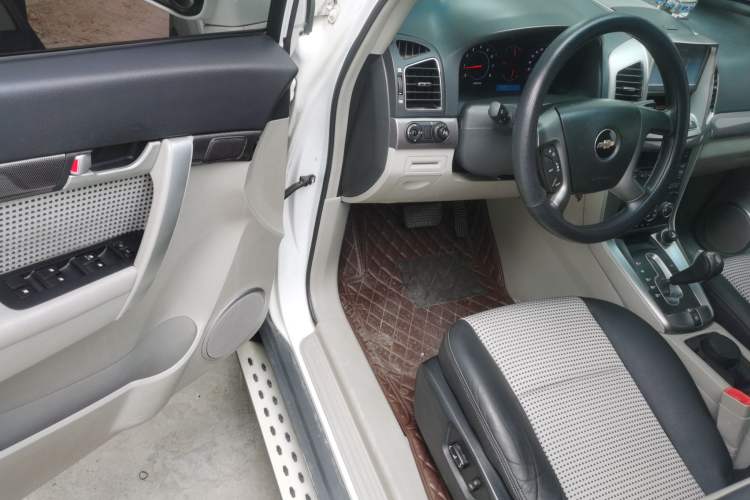 Used Chevrolet Captiva 2012 2.4L Two-Wheel Drive City Edition 5 Seats Driver Seat