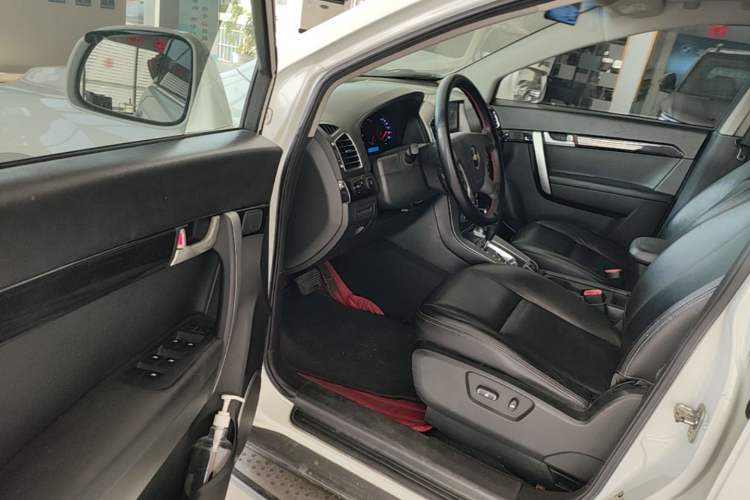 Used Chevrolet Captiva 2012 2.4L 4x4 Flagship Edition 7 Seats Driver Seat