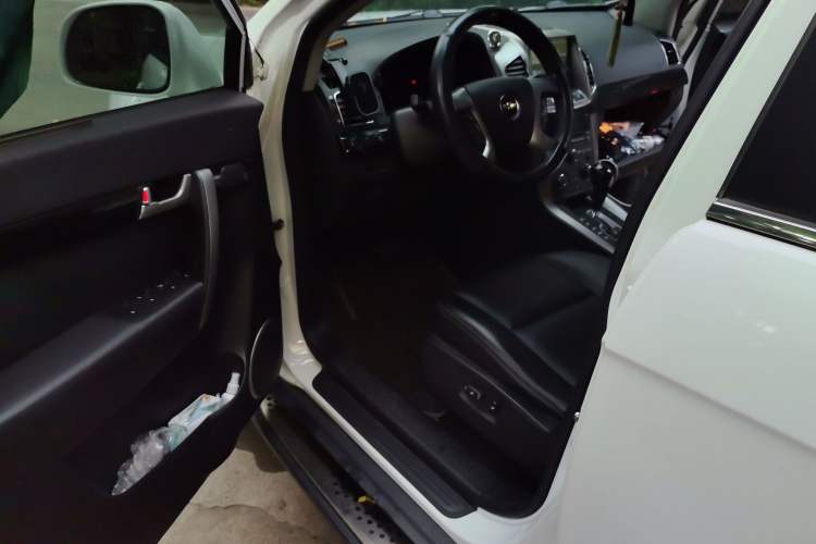 Used Chevrolet Captiva 2012 2.4L 4x4 Flagship Edition 7 Seats Driver Seat