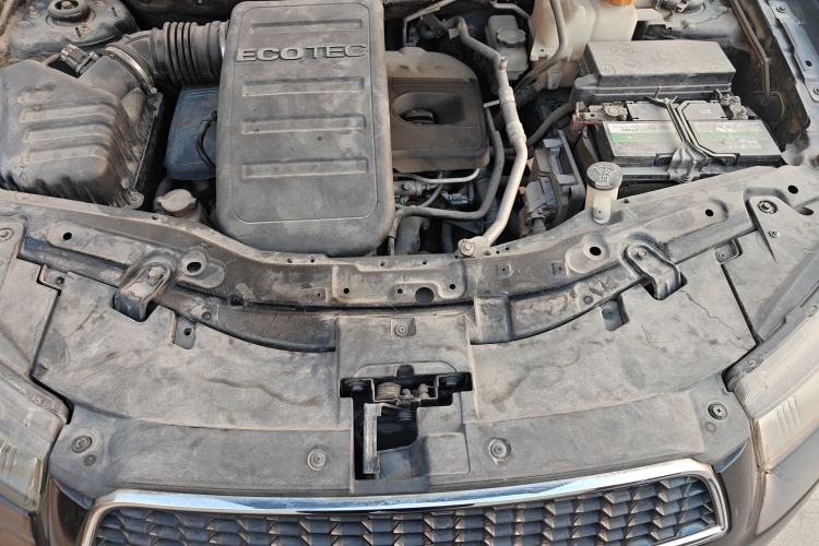 Used Chevrolet Captiva 2012 2.4L 4x4 Flagship Edition 7 Seats Engine Bay