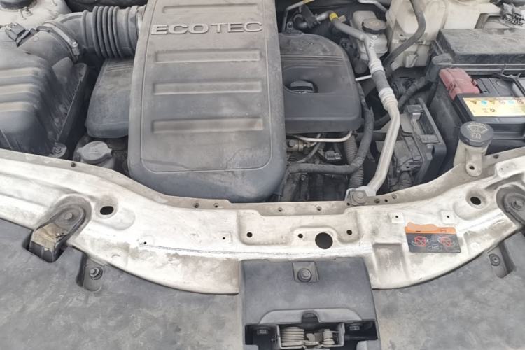 Used Chevrolet Captiva 2012 2.4L 4x4 Flagship Edition 7 Seats Engine Bay