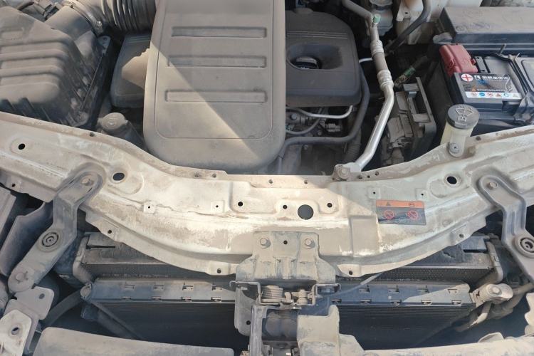 Used Chevrolet Captiva 2012 2.4L 4x4 Flagship Edition 7 Seats Engine Bay