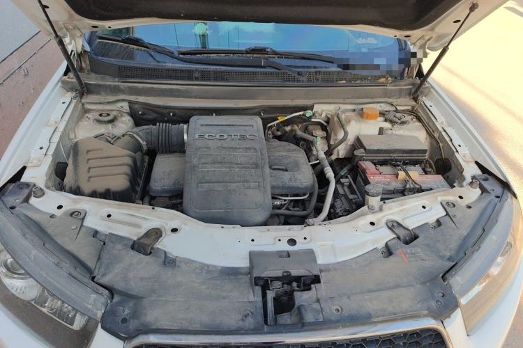 Used Chevrolet Captiva 2012 2.4L 4x4 Flagship Edition 7 Seats Engine Bay