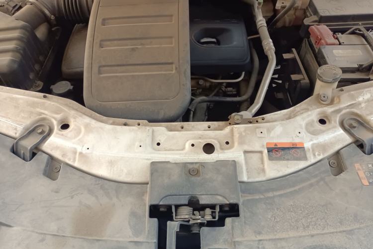 Used Chevrolet Captiva 2012 2.4L 4x4 Flagship Edition 7 Seats Engine Bay