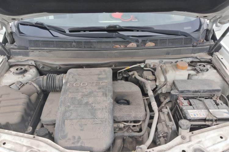 Used Chevrolet Captiva 2012 2.4L 4x4 Flagship Edition 7 Seats Engine Bay