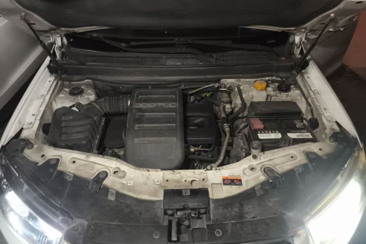 Used Chevrolet Captiva 2012 2.4L 4x4 Flagship Edition 7 Seats Engine Bay