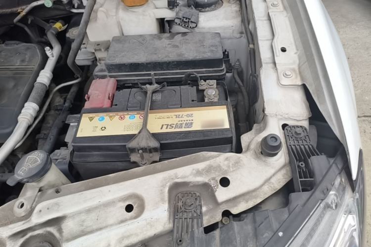 Used Chevrolet Captiva 2012 2.4L 4x4 Flagship Edition 7 Seats Engine Bay Left