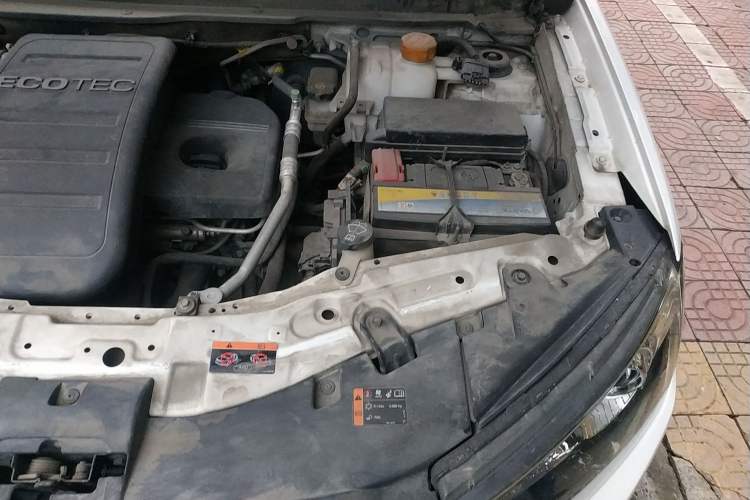 Used Chevrolet Captiva 2012 2.4L 4x4 Flagship Edition 7 Seats Engine Bay Left