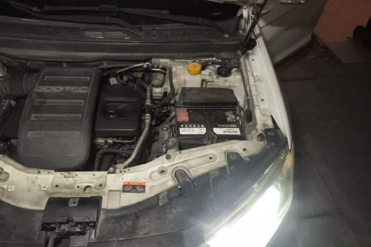 Used Chevrolet Captiva 2012 2.4L 4x4 Flagship Edition 7 Seats Engine Bay Left