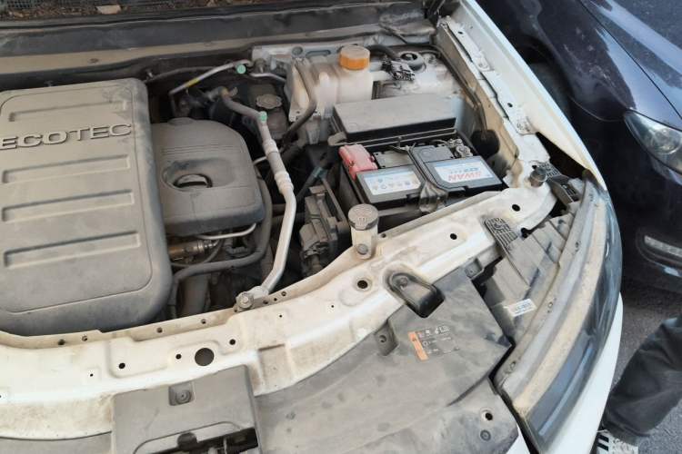 Used Chevrolet Captiva 2012 2.4L 4x4 City Navigation Version 5 Seats Engine Bay Left