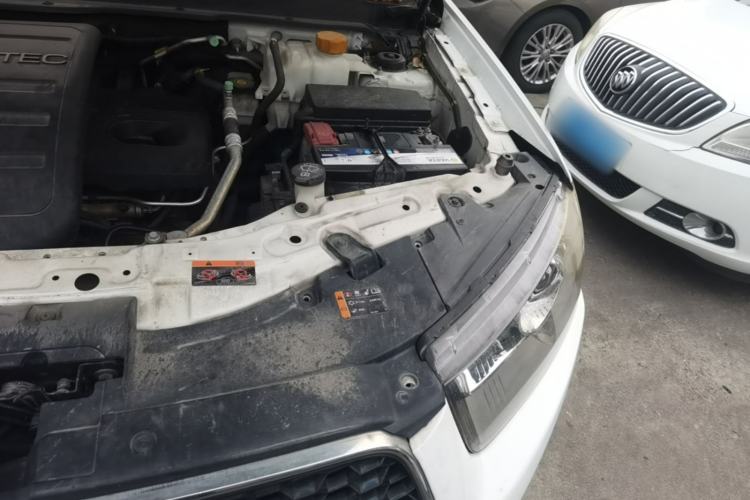Used Chevrolet Captiva 2012 2.4L 4x4 Flagship Edition 7 Seats Engine Bay Left
