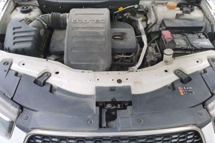 Used Chevrolet Captiva 2012 2.4L Two-Wheel Drive City Edition 5 Seats Engine Bay