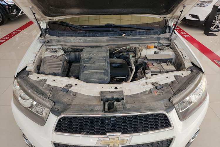 Used Chevrolet Captiva 2012 2.4L 4x4 Flagship Edition 7 Seats Engine Bay