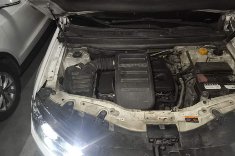 Used Chevrolet Captiva 2012 2.4L 4x4 Flagship Edition 7 Seats Engine Bay Right