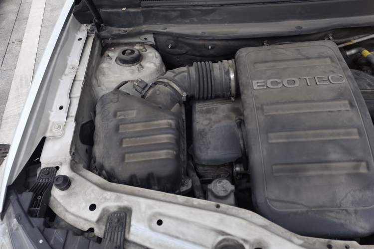 Used Chevrolet Captiva 2012 2.4L 4x4 Flagship Edition 7 Seats Engine Bay Right
